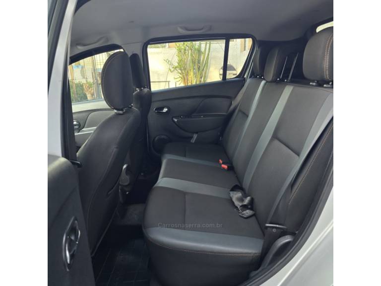 RENAULT - SANDERO - 2017/2017 - Prata - R$ 49.900,00