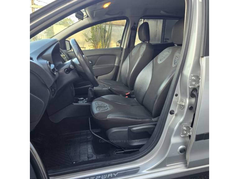 RENAULT - SANDERO - 2017/2017 - Prata - R$ 49.900,00