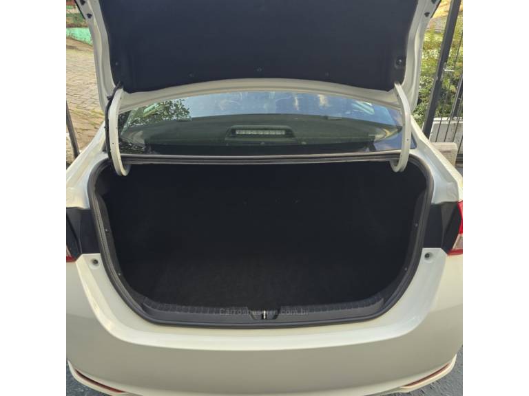 TOYOTA - YARIS - 2023/2023 - Branca - R$ 87.500,00