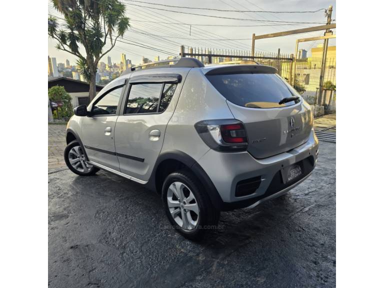 RENAULT - SANDERO - 2017/2017 - Prata - R$ 49.900,00