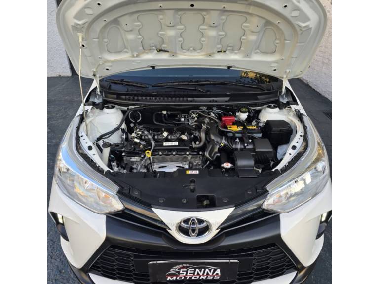 TOYOTA - YARIS - 2023/2023 - Branca - R$ 87.500,00