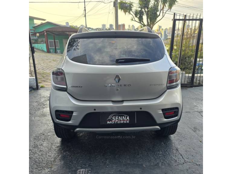 RENAULT - SANDERO - 2017/2017 - Prata - R$ 49.900,00