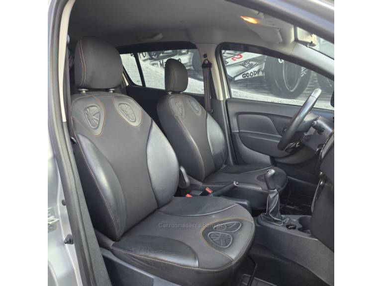 RENAULT - SANDERO - 2017/2017 - Prata - R$ 49.900,00